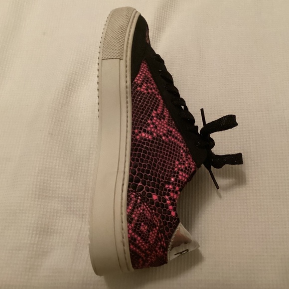 ✨P448 Pink Snake Skin Shoes✨ - Picture 7 of 11